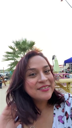 Bea 🐝 Rubio (@bearubio1991)’s videos with Lookout Weekend - Debbie Deb