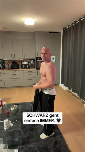 Schwarz geht einfach immer – One Line Collection Launch 11:00 Uhr