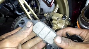 9.8K views · 236 reactions | an easy way to replace the rear disc brake pad on a motorcycle smooth rotation, ok braking without dragging #mechanic #tutorial #engine #motor | Belajar Mekanik Dari NOL | Facebook