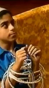 ‎Ido Mosseri - עידו מוסרי‎ on Instagram‎: "מתוך ״מפגשים ברכבת״, פינה שהייתה ב״זהו זה״ בטלויזיה החינוכית, בימים שעוד היו ״פינות״ בתכניות טלויזיה. דב רייזר הנפלא, שלמה (מומו) טרלובסקי המקסים (איתו שיחקתי מאוחר יותר בתאטרון ב״ש), והכי מפתיע עבורי- מיקי ורשביאק, ששנים רבות מאוחר יותר היה למנהל של הסטודיו ע״ש ניסן נתיב בת״א, בו למדתי. ותודה ל @raz_zvi שהפתיע אותי ושלח לי את הסרטון הנשכח הזה :) @dovreiser5 @monotarlo #זהוזה #הטלויזיההחינוכית #חינוכית"‎