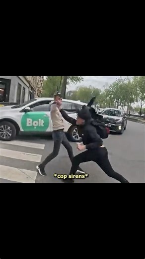 Pickpocketer threatens to call backup after getting caught #scam #pickpocket #scammer #usa