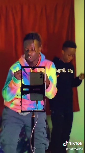 calling out every best tiktoker to try out this new challenge and tag us @SEAN.MMG #fanyachallenge #flirtycarlos