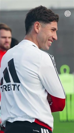 🙌 #Otamendi en River Camp ⚔️⚪️🔴⚪️