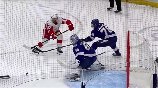 Compher met la table pour Perron