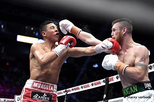 Photos: Munguia Barely Escapes With Title in Hogan Fight
