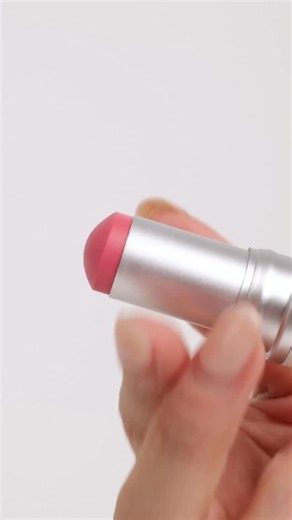 hince on Instagram: "𝟑 𝐰𝐚𝐲𝐬 𝐭𝐨 𝐠𝐥𝐨𝐰 𝐰𝐢𝐭𝐡 𝐑𝐚𝐝𝐢𝐚𝐧𝐜𝐞 𝐁𝐚𝐥𝐦 Which look is your favorite? 🍓Shelly Pink Apply to lips and cheeks for a soft strawberry flush. A fresh, naturally blushed look. 💫Clear Tap onto cheekbones, the bridge of the nose, and lids. A clean, luminous skin look. 🍊Dawn Ray Blend from cheeks across the nose. A soft sun kissed look. #hince #TrueDimensionRadianceBalm #hinceglowbalm #kbeauty #skincareglow"