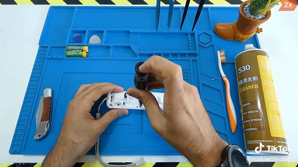Mando de Nintendo Wii No Enciende // Solución a Corrosión en Puerto Baterías #nintendo #wii#wiiremote#batterycorrosion#tutorial#reparacion#mandoroto