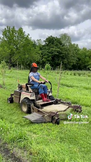 Jennifer Garner Farm: Helping Uncle Robert on a Rainy Day