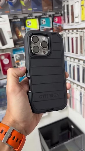 Que te parece la Otterbox Defender Pro? Has tenido alguna? Déjanos en los comentarios tu experiencia con esta marca ☑️ Si te interesa más información nos puedes escribir al DM o al WhatsApp que aparece en nuestro perfil #santiagodechile #Chile #Otterbox #caseapple #Defenderpro #iphone13 #ipgone14 #iphone15 #iphone15pro #iphone15promax