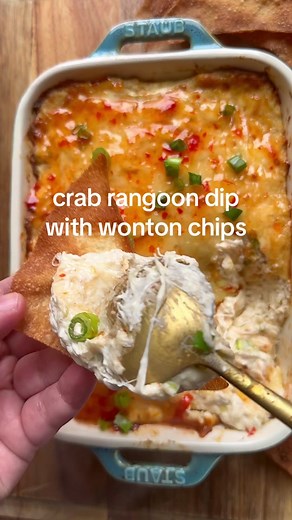 If you loved my Viral Crab Rangoon Egg Rolls, you will love this super easy to make Crab Rangoon Dip! I combined all the flavors of crab rangoon into a dip, topped it with a sweet chili sauce and then made some fresh wonton chips to serve with it! If you are short on time you can serve this hot crab dip with tortilla chips or pita chips! Recipe for the dip and wonton chips(frying and air frying) are on my website www.spinachandbacon.com or use the clickable link in my bio #crabrangoon #crab #dip