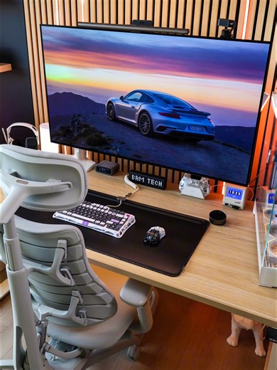 The weekend is almost here after a busy week around here. Nothing better than a chill setup video to unwind a bit. I saw a lot of creator friends at the Toronto Auto Show, and since I’m not there to see the cars in person, I at least set up a wallpaper worthy of the occasion 🏎️✨ #setup #tech #pcgaming #techtok #gamingsetup