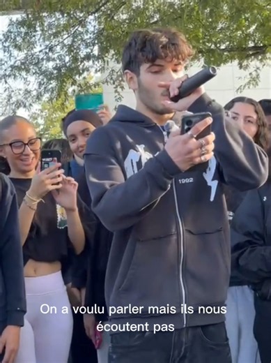 Freestyle d'un lycéen pendant le blocus du lycée Charles-de-Gaulle