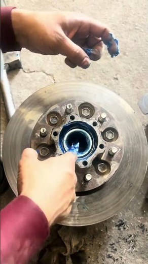 How To Replace Front Wheel Bearing // Jeep Gressing Process #mechanic #automobile #viralshort