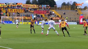 471K views · 3.5K reactions | ¡EXPULSADO CRISTIAN MOSQUERA EN FORTALEZA! Fuerte golpe del jugador de los 'Amix' con un taconazo ante Kelvin Osorio y con 10 se queda el local. #LALIGAxWIN ⚽ | Win Sports | Facebook