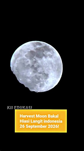 Malam ini cuy jangan lupa🙌 Harvest Moon atau Bulan Panen adalah sebutan tradisional untuk Bulan Purnama yang terjadi paling dekat dengan waktu ekuinoks musim gugur (ekuinoks September) di Belahan Bumi Utara . Ekuinoks September tahun ini jatuh pada 23 September 2026, sehingga purnama tanggal 26 September adalah yang terdekat dan dinamakan Harvest Moon . Nama ini berasal dari kebiasaan petani zaman dahulu yang memanfaatkan cahaya Bulan yang terbit tak lama setelah Matahari terbenam untuk melanju