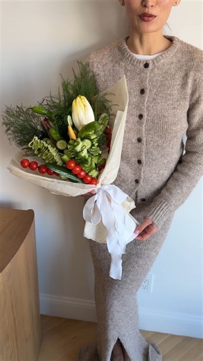 Isabel | And that’s my grocery shopping for the week.🤣🥒 Tutorial on how to make this is now up! #diyflowers #giftideasforwomen #valentinesday2025 | Instagram