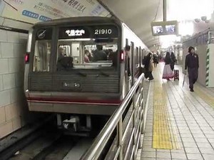 【大阪市営地下鉄】駅改良工事前のホーム 御堂筋線21系21610F 千里中央行き@淀屋橋
