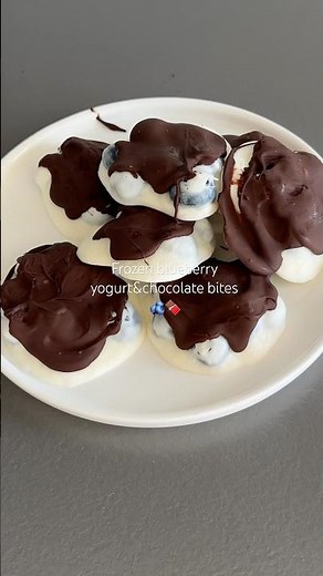 Frozen Blueberry Yogurt Chocolate Bites 🍫❄️ | Easy 3-Ingredient Snack