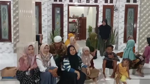 iis horli (@iis_horli)’s videos with Ngumpul Ngumpul - Setia Band