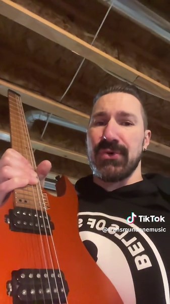 Hilarious Guitar Moments: A Short Comedy Clip