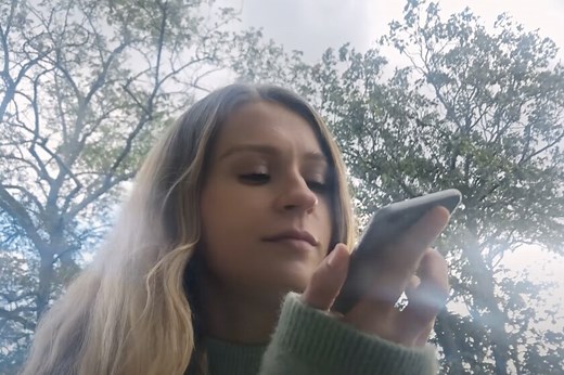 El buscador de Google ahora es capaz de encontrar una canción con sólo tararearla o silbarla