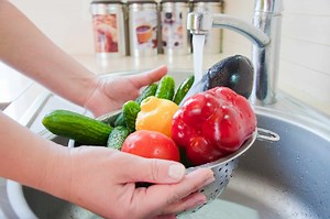 Mayo Clinic Minute: Quick Tips for Washing Fruits and Vegetables - Mayo Clinic News Network