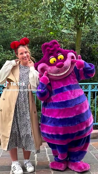 Meeting the Cheshire Cat at Disneyland Halloween Festival