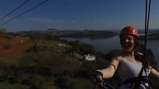 Tirolesa Itá Com tecnologia de ponta, o circuito de tirolesa (o segundo maior percurso do País), com 1.628,50 metros de extensão. ITÁ ECO AVENTURA: INFORMAÇÕES E RESERVAS Fone: 49 . 3458 2022 | Linda SC