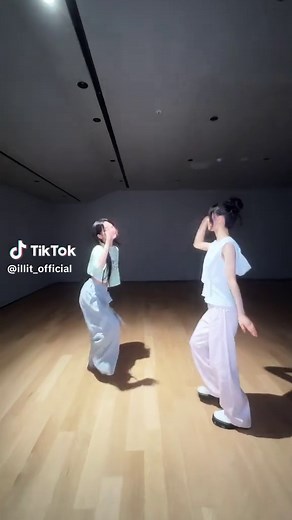 this duet dance #빌려온고양이 #Billyeoon_Goyangi #Do_the_Dance #MOKA #모카 #IROHA #이로하 #ILLIT #아일릿