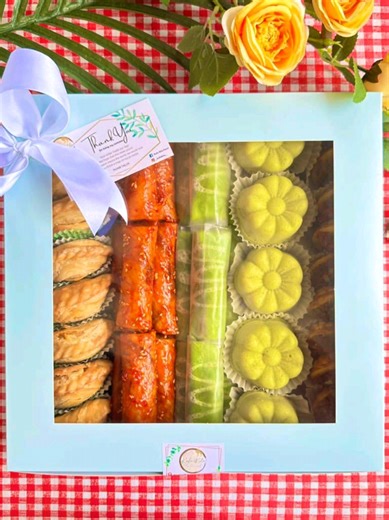 Lovely Gifts: Traditional Malay Kuih Combos