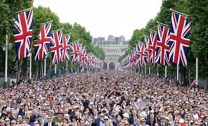 Queen Elizabeth's Jubilee celebrations end with pageant through London