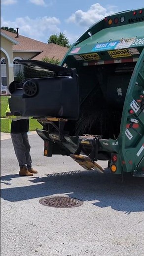 Waste Pro | Mack Granite - McNeilus Heavy Duty Rear Loader
