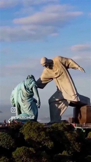 Christ the Redeemer vs. Statue of Liberty