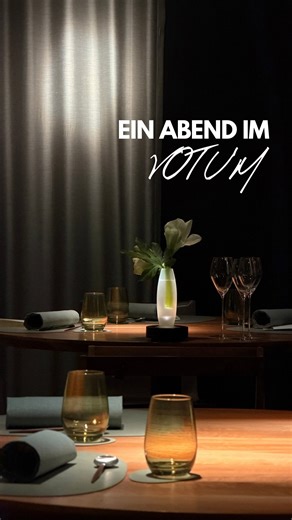 Hannoverlife on Instagram: "Werbung | Wart ihr schonmal im 2-Sterne-Restaurant VOTUM im Leineschloss? Die Sterneküche feiert in diesem Jahr 5-jähriges 🥂. Wir waren einen Abend für euch vor Ort und durften das 3 Gänge Menü genießen, welches innerhalb von 2 Stunden serviert wird. Weitere Highlights neben dem vom servierten 6- oder 7-Gänge Menü ist die VANDY Bar, die von Mittwoch bis Samstag ab 21 Uhr geöffnet hat. Euch werden für 65 Euro 8 kreative Servings serviert 🍬. Falls ihr zuvor im Schorse