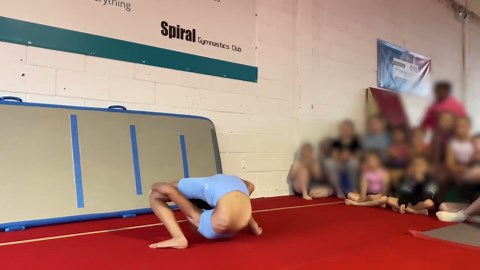 Teen known as ‘World's Most Flexible Girl’ sets new world record for mind-blowing contortion
