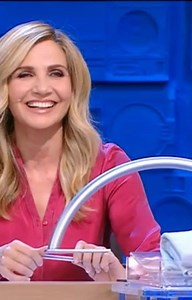 181K views · 2.6K reactions | L'esibizione di Rosa ha acceso il dibattito tra @lcuccarini e @alessandra.celentano . Lorella, pur evidenziando le carenze di Rosa ha risposta ad Alessandra: "Non possiamo solo demolire questi ragazzi ma anche dare loro dei suggerimenti" #amici20 #amici #danza #lorellacuccarini #alessandracelentano #mariadefilippi | Lorella Cuccarini - Dancing Queen | Facebook