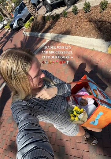 let’s go to Trader Joe’s together!!! I also got a big Instacart delivery grocery haul for the week 33 year old mom of 6!! What’s sad is this all probably won’t even last the week haha! I’ll be back out in a few days😭🛒🍟🫘☕️🍓🍉🍌🌷@Revolve #revolveambassador