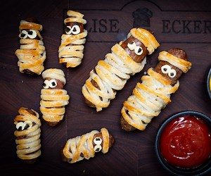 Mummy 'pigs in a Blanket'