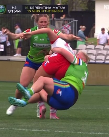 A couple of nasty hip drop tackles out of the NRLW over the weekend. Shows the danger these tackle types can bring to the ball carrier - MCL & syndesmosis injuries common. Thankfully it’s expected both Dragons Madison Mulhall & Steph Hancock avoided significant damage #nrlw #nrl #hipdrop