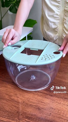 サラダ作りが一つで完結する多機能キッチンツール
