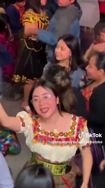 Retokando Corazones: Banda El Retoke en Acción