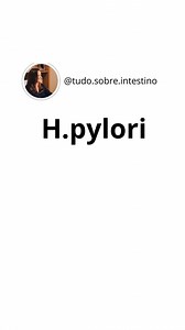 A Helicobacter pylori é uma bactéria capaz de permanecer no estômago durante anos sem provocar sintomas evidentes. No entanto, em casos avançados, pode causar gastrite, úlceras e até câncer gástrico. 🔬 A descoberta desta bactéria mudou por completo a visão médica sobre as doenças gástricas. Barry Marshall, um dos pesquisadores chaves, demonstrou seu papel em ingerir bactérias e desenvolver gastrite. 💊 O tratamento consiste em uma combinação de antibióticos que erradica a infecção em 90% dos ca