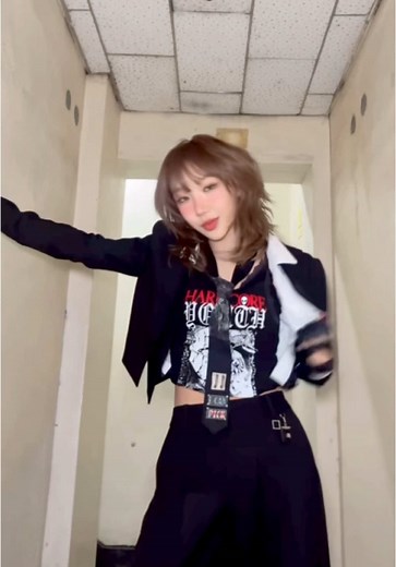 BADVILLAIN (@badvillain_bpm) - Exploring Emma from Bad Villain: Dance Moves and Style