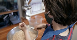 School lunch program transforms students into chefs