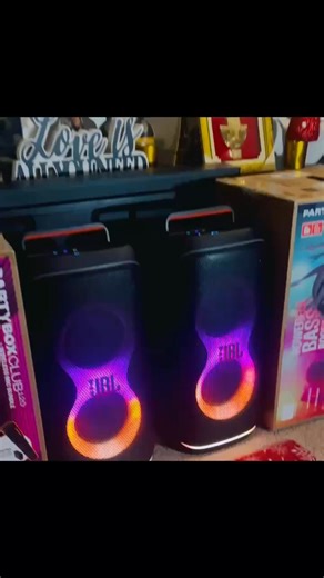 $285 • JBL | Portable Party Speaker Partybox Club Live 120 - 200 Watts, Powerful JBL Audio, Wireless Mic Comes New, Open Box. Available for Pick Up. Message for any questions. Se habla Español. 🚀 FOLLOW MY PAGE FOR MORE ELECTRONICS 🚀 🔊 FEATURES & SPECS 🔊 • 200 Watts of JBL Pro Sound – rich bass, clear mids, and crisp highs • Portable Bluetooth 5.1 speaker – quick, stable wireless connection • Dynamic LED light effects that sync perfectly with the music • Mic & Guitar inputs – ideal for karao