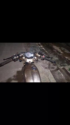 Spek : - Mesin tiger 2002 (sak glondong - rangka gl 100 (ori) - mesin harian touring - karbu PE 28 - elektrik stater ON - kelistrikan ON semua - STANG segitiga atas bawah RGR (ori) - holder kanan kawasaki KSR (Ori) - holder kiri vixion - speedometer koso RX2 ON - Shock depan tiger (ORI) - spatbor depan ninja RR - velg depan belakang takasago excel asia (ori) - teromol depan jupiter (ori) - piringan depan PSM 320mm - teromol belakang RX king (ori) - paha rem bajaj pulsar (ori) - swing arm kaze (o