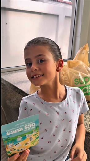 Valeria Arosemena B. ♍️ on Instagram: "Por lo visto, los EasyStickers en mi casa ya tienen dueña 😅 los estamos juntando poco a poco hasta completar la cartilla. Vienen en cada pedido de @supereasy.ec y son parte de los coleccionables de esta temporada. Cuando los completes todos puedes ganar $50 en la app. Cuando nos los ganemos, les cuento qué me compró Vic 💚😅"