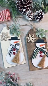 Snowman Tags you Can’t Resist!! ☃️ 𝗖𝗼𝗺𝗺𝗲𝗻𝘁 “𝗧𝗔𝗚” 𝗳𝗼𝗿 𝗺𝗮𝘁𝗲𝗿𝗶𝗮𝗹 𝗹𝗶𝘀𝘁 Crafting Personalized Tags for Christmas. These work great for decor options! Attach them to accent a wreath, tiered tray, gifts, and even perfect for personalized ornaments!! This was so FUN to make and CHEAP! #christmas #snowman #diy #projects #howto #create #wood #christmasdecor #christmasdecorations #chriatmastree #handmade #budget #cheap #ornaments #ChristmasOrnament #tag #crafting #CraftingCommunity