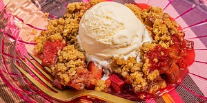 This Sweet-Tangy Crisp Recipe Made Me a Rhubarb Dessert Believer