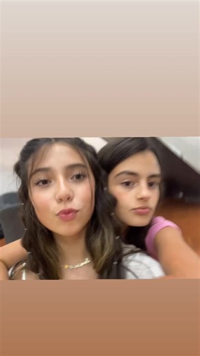 Nick y Paula: La Increíble Amistad entre Hermanas